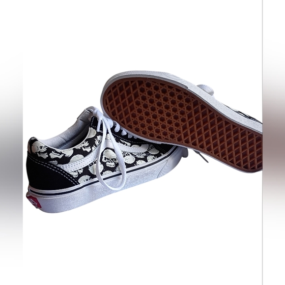NWT Vans Glow In The Dark Skull "Old Skool" Size 5.5 Mens 7 Womens - Picture 6 of 8